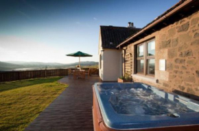 Rowan Tree Cottage with Hot Tub near Cupar Fife